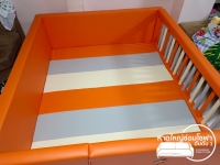 คอกเด็กสีส้ม_๒๒๐๘๐๒_12.jpg - ผลิตคอกกั้นเด็กขนาด 6 x 6.5 ฟุต | https://hatyaisofa.com